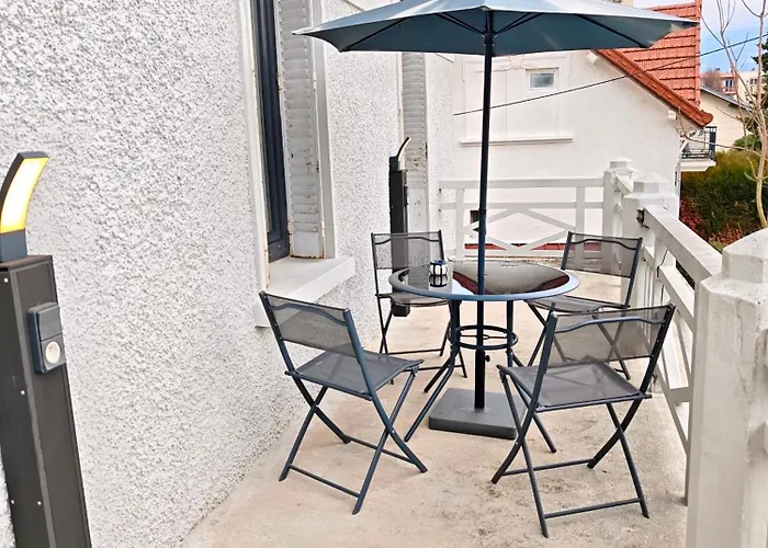 Le Bleuet - Parking Privatif - 5mn A Pied Du Apartment